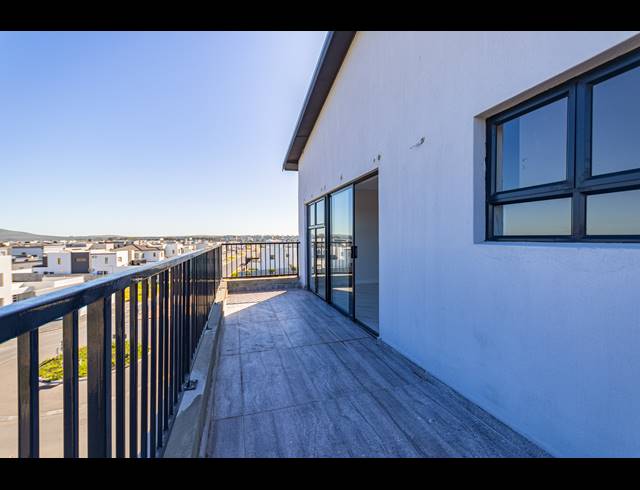3 BEDROOM APARTMENT FOR SALE IN SANDOWN